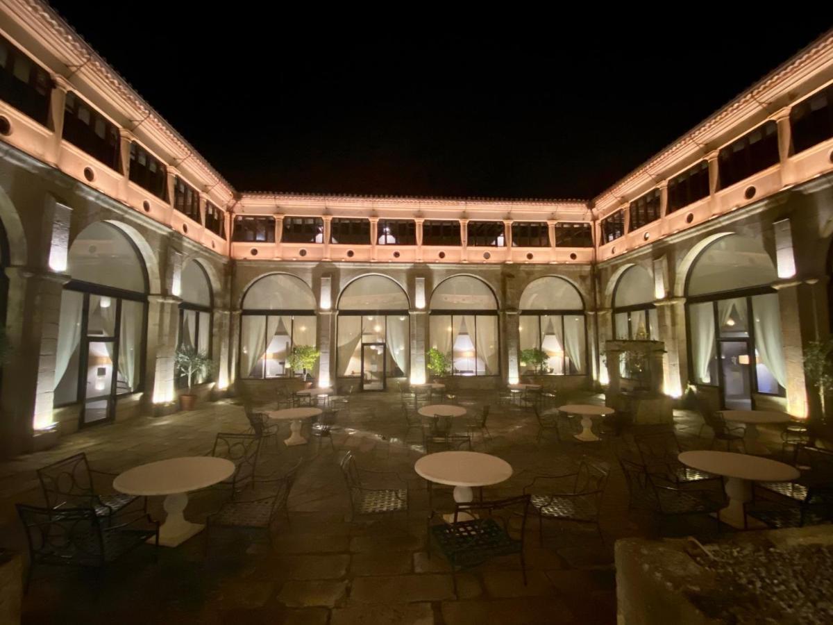 Parador De Трухильо Екстериор снимка