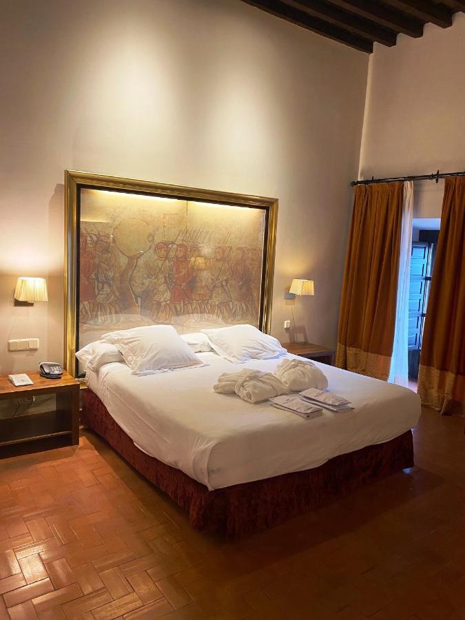 Parador De Трухильо Екстериор снимка