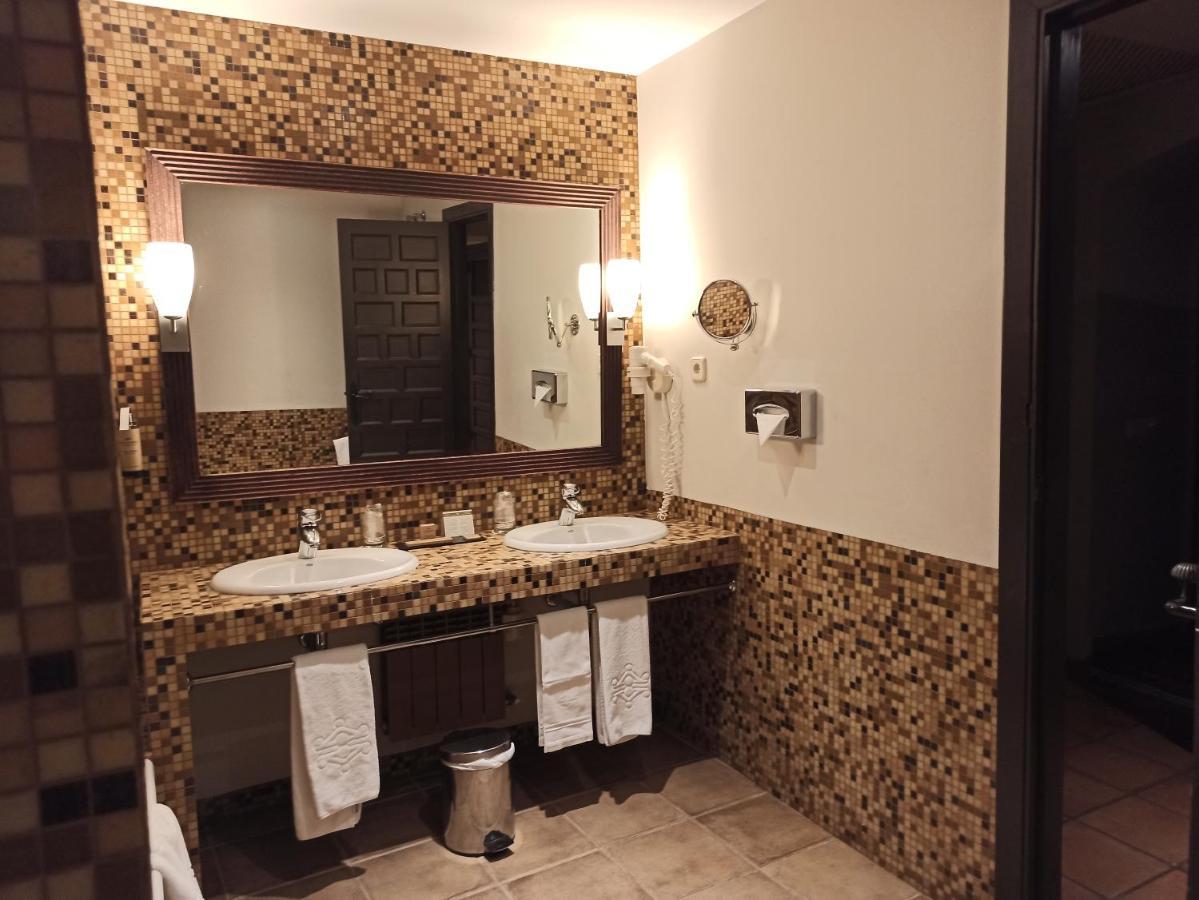 Parador De Трухильо Екстериор снимка
