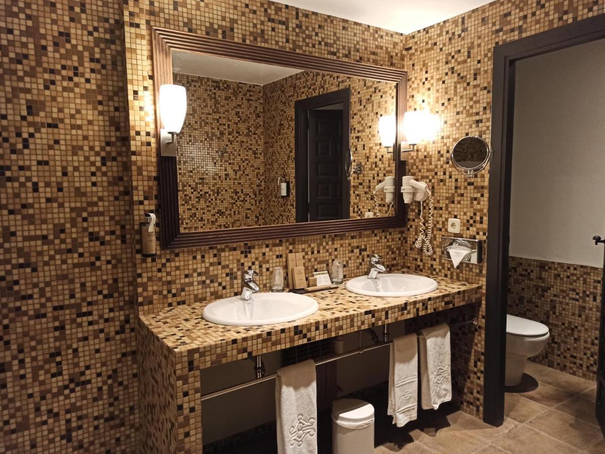 Parador De Трухильо Екстериор снимка