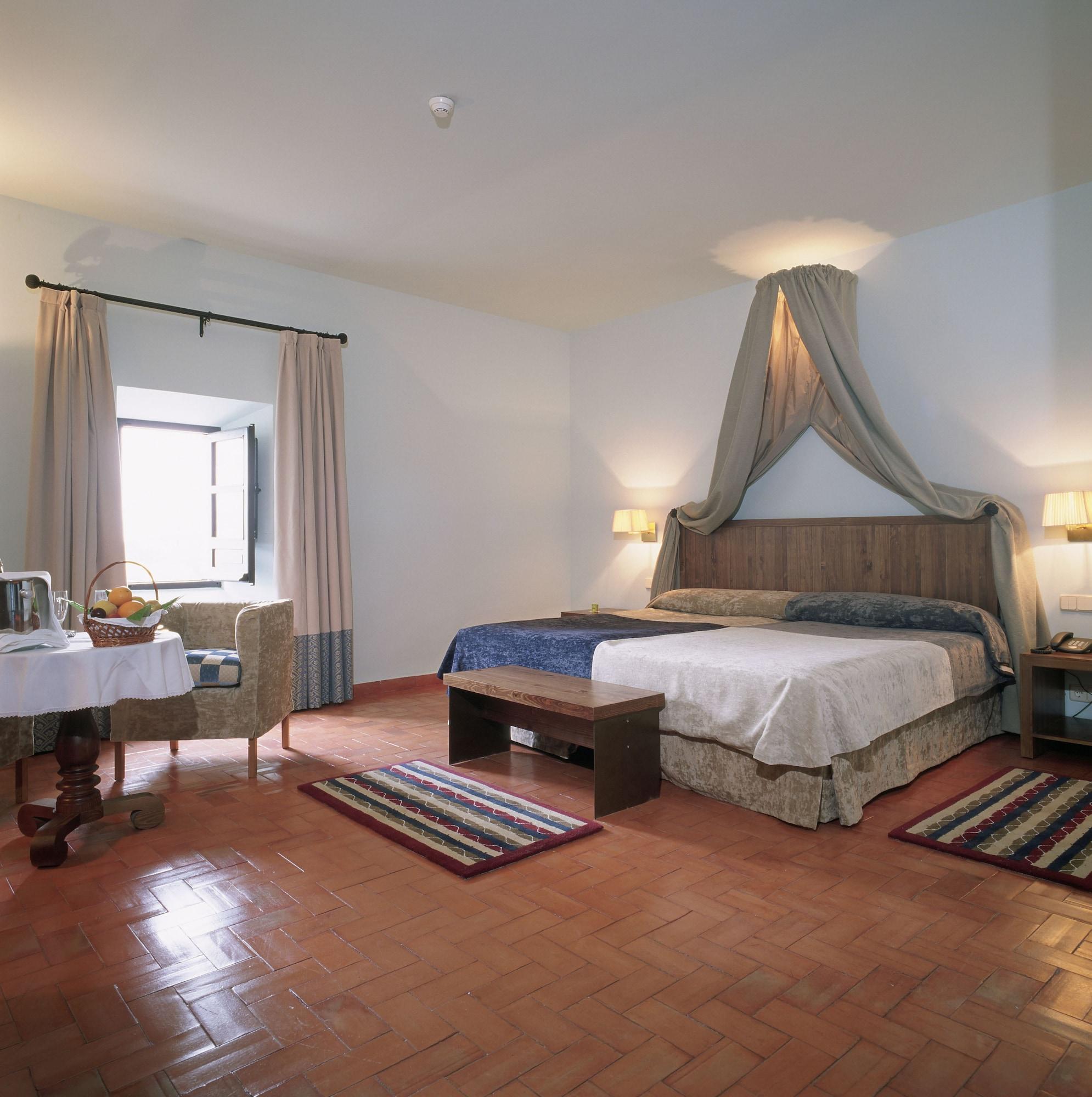 Parador De Трухильо Екстериор снимка