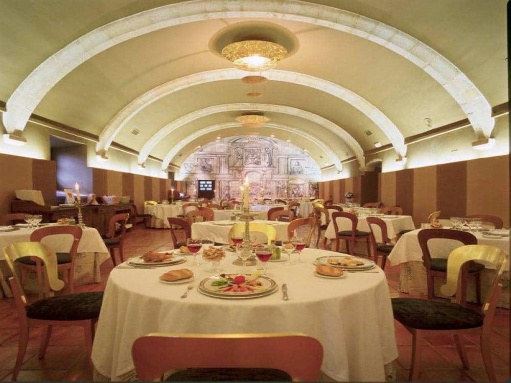 Parador De Трухильо Екстериор снимка