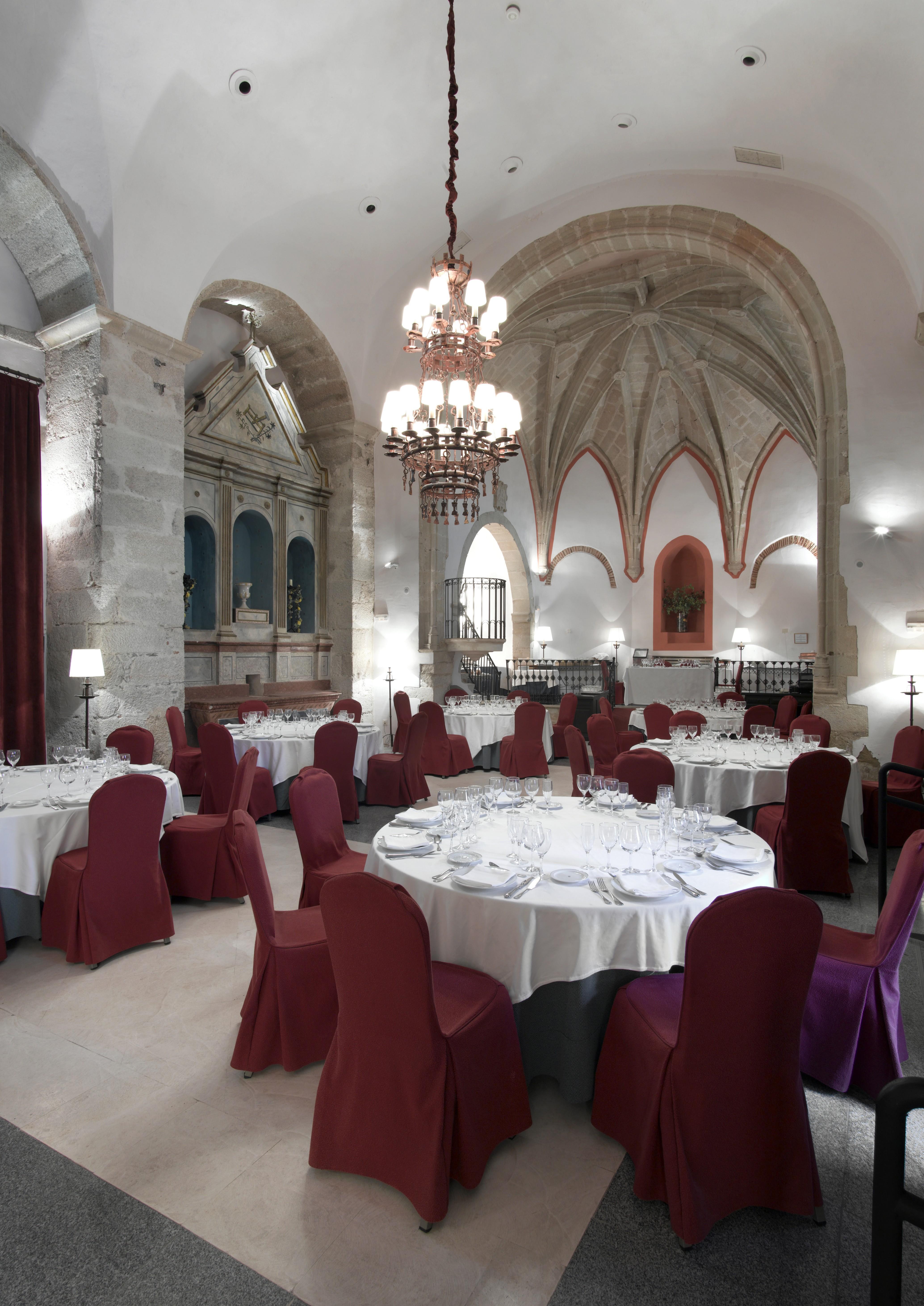 Parador De Трухильо Екстериор снимка